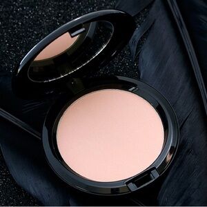 MAC Disney Maleficent Beauty Powder Natural NEW IN BOX